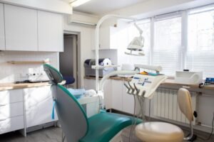 Best Dentist clinic in Ashram, Delhi
